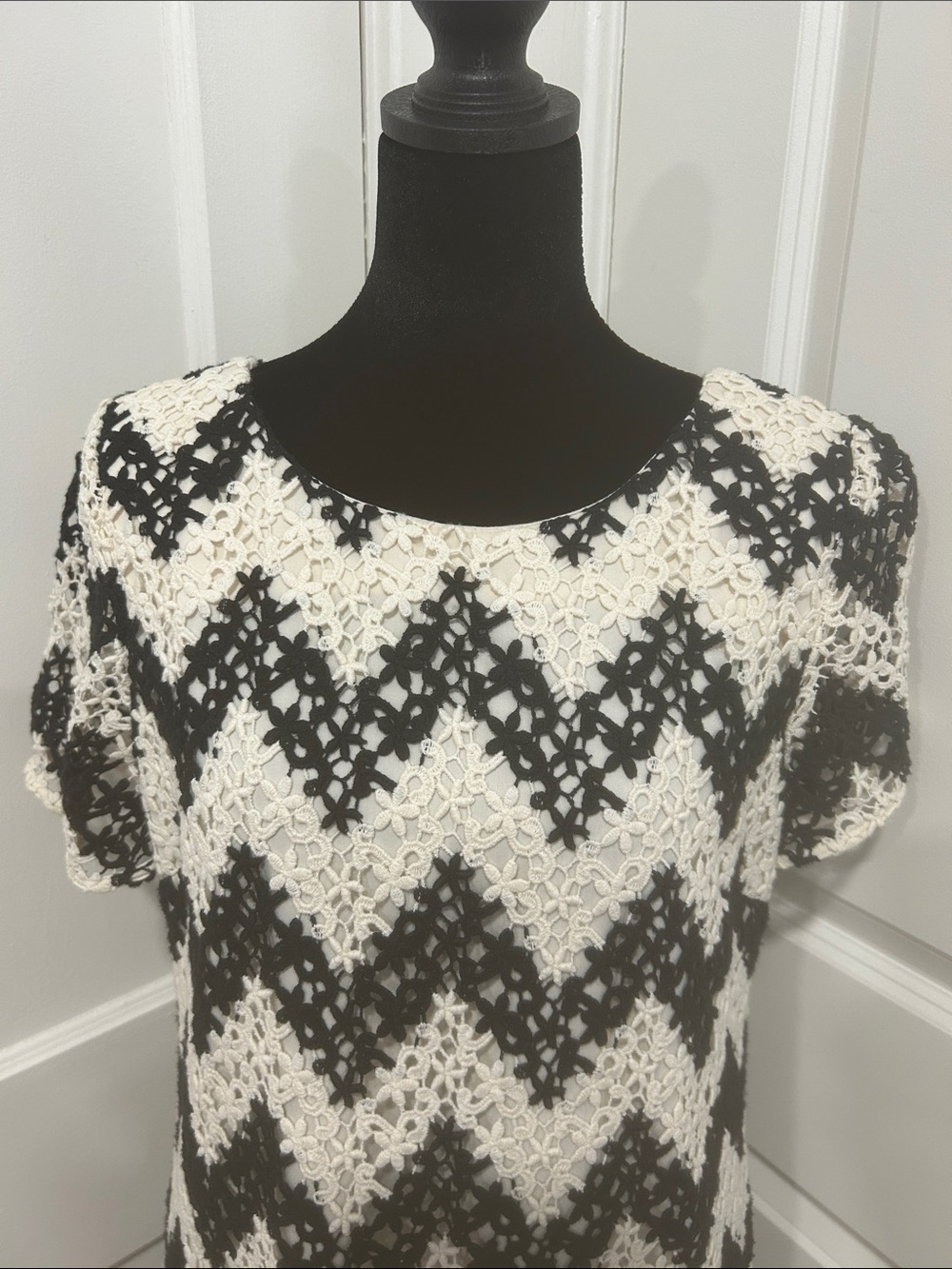 Talbots Chevron Crochet Lace Sheath Dress womens  6 Black White Cocktail Career - Picture 4 of 16